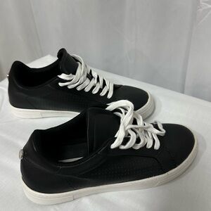 STEVE MADDEN BLACK SHOES IN GUC. SIZE 7.5